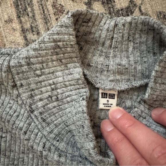 Uniqlo Gray Speckle Ribbed Knit Mockneck Sweater Small - Picture 3 of 4